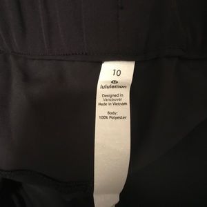 Lululemon Keep Moving crop 23”